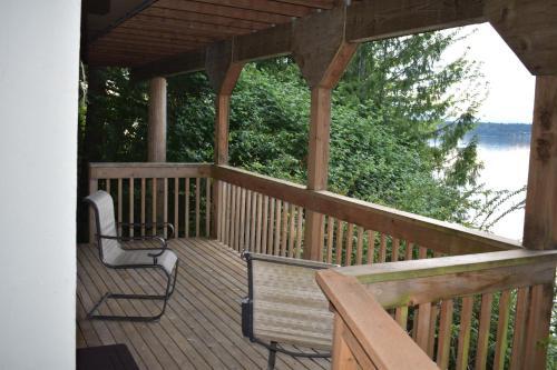 Pacific Nw Mid-century Modern Waterfront Gem Located On Raft Island Home