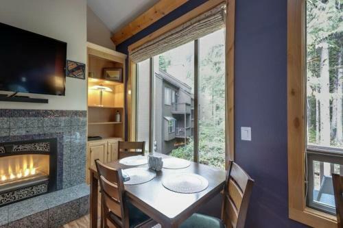 23sw - Luxurious - Wi-fi - Fireplace - Sleeps 4 Home
