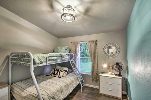 1-acre Home With Hot Tub 1 Mile To Beach Access!