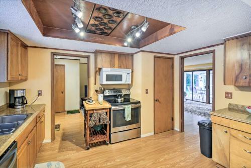 Moksha At The Shores - Idyllic Hoquiam Home