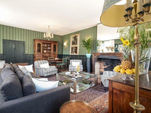 Villa Ch�teau Les Estournels