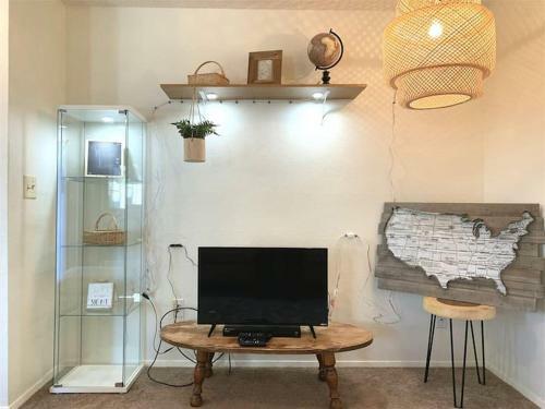 Contemporary, Marine 2bd/1ba Apartment C In Kent