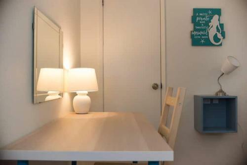 Contemporary, Marine 2bd/1ba Apartment C In Kent