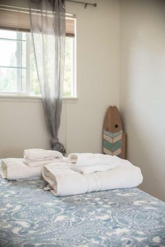 Contemporary, Marine 2bd/1ba Apartment C In Kent