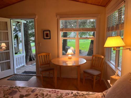 Hotel Lopez Farm Cottages & Tent Camping