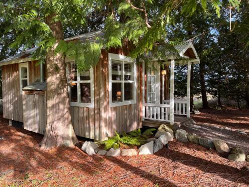 Hotel Lopez Farm Cottages & Tent Camping