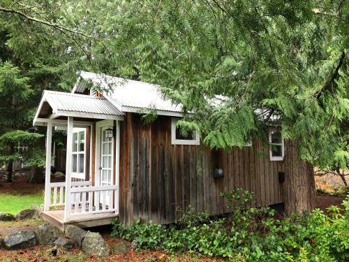Hotel Lopez Farm Cottages & Tent Camping