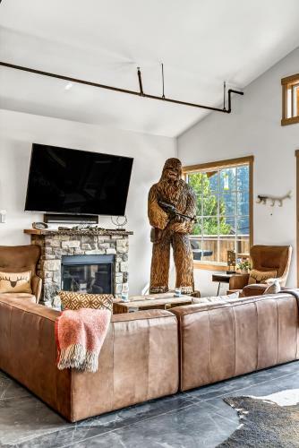 Hans Lodge In Downtown, Sleeps 16+ And Pet Friendly!