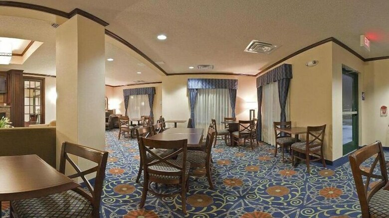 Holiday Inn Express Hotel & Suites - Novi