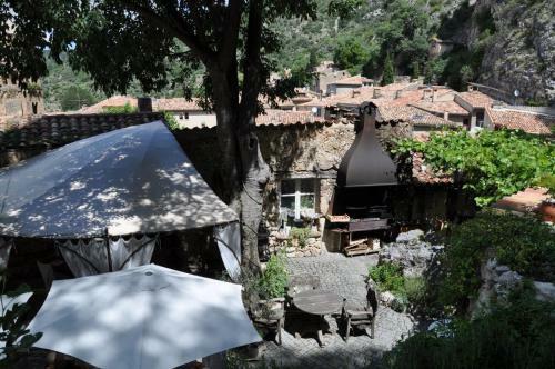 Hostal La Bouscati�re