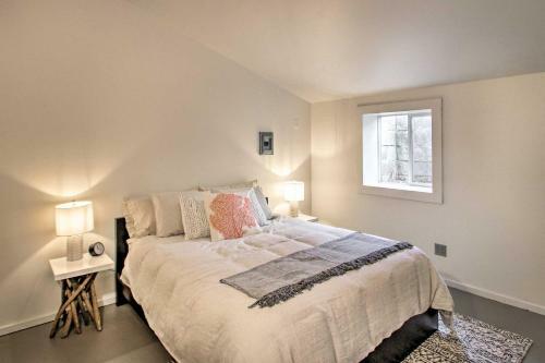 Updated Vashon Island Cabin With Puget Sound Views!