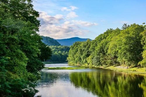 Rustic Hideaway With Fire Pit Less Than 1 Mi To River!