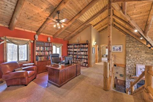 Serenity On The River Luxe Lewisburg Cabin!