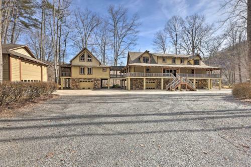 Serenity On The River Luxe Lewisburg Cabin!
