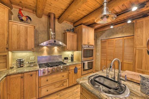 Serenity On The River Luxe Lewisburg Cabin!