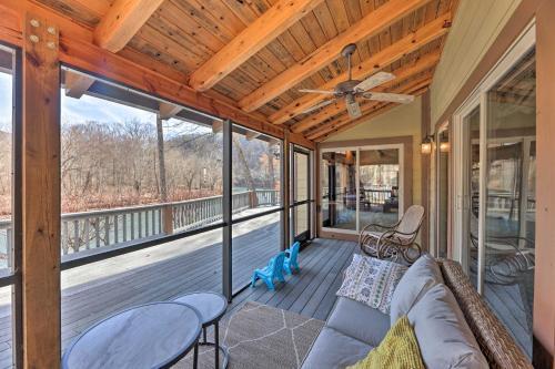 Serenity On The River Luxe Lewisburg Cabin!