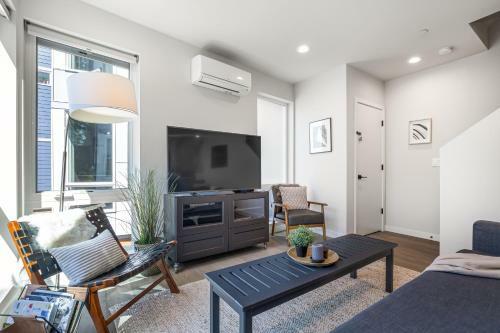 Rooftop Patio With Waterview, Private Garden & Grill 3br 3ba