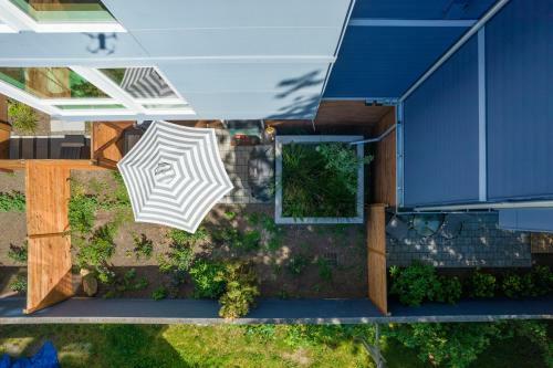 Rooftop Patio With Waterview, Private Garden & Grill 3br 3ba