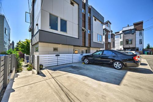 Stylish Getaway With Canal And Mtn Rooftop Views!