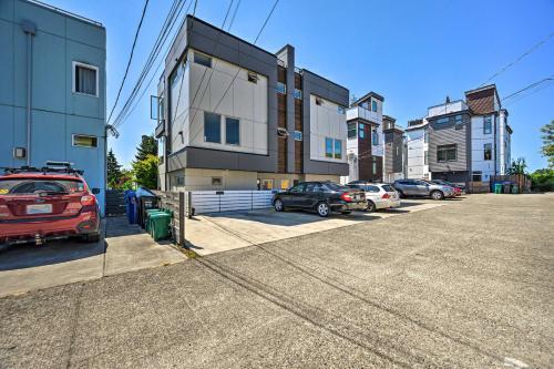 Stylish Getaway With Canal And Mtn Rooftop Views!