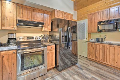 Hillside Hideaway With Hot Tub And Heated Patio!