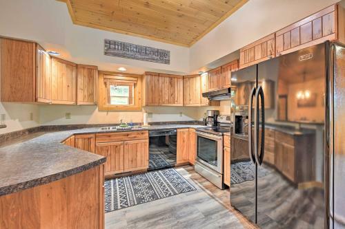 Hillside Hideaway With Hot Tub And Heated Patio!