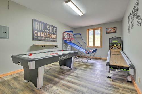 Hillside Hideaway With Hot Tub And Heated Patio!