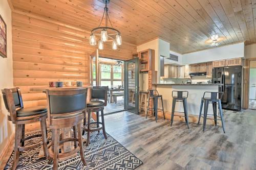 Hillside Hideaway With Hot Tub And Heated Patio!