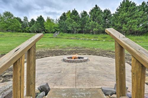 Hillside Hideaway With Hot Tub And Heated Patio!