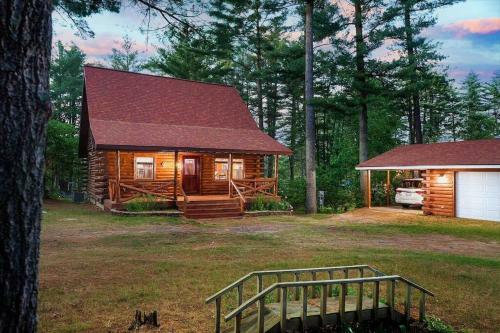 Woodland Doe Lodge - Lakefront Log Cabin