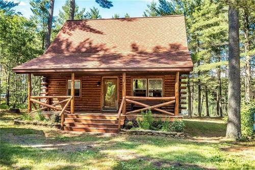 Woodland Doe Lodge - Lakefront Log Cabin