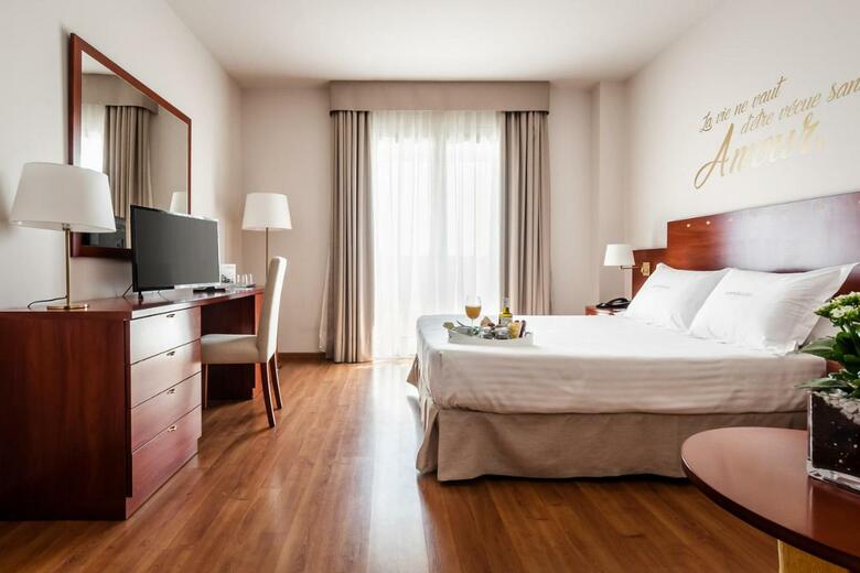 Avenida Hotel Almer�a
