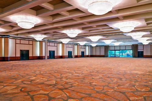 The Westin Crown Center Hotel