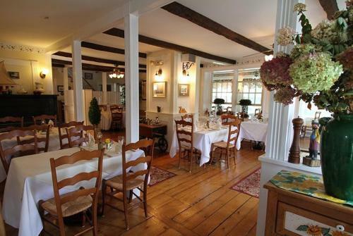 Bed & Breakfast Youngtown Inn