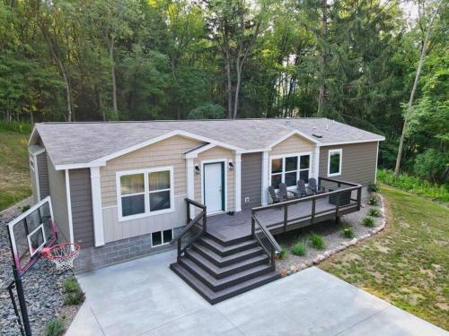 King Bed, Huge Master Bath, Nature, Style!