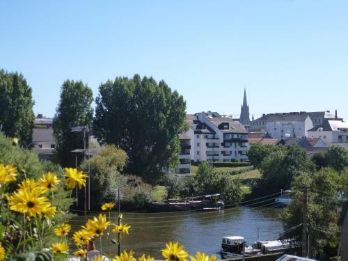 Bed & Breakfast � La Maison Jaune