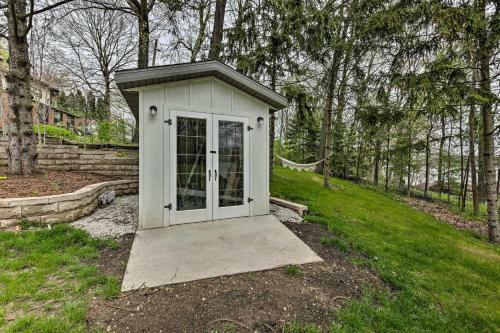 Big Cedar Lake House Views, 100 Ft To Water!