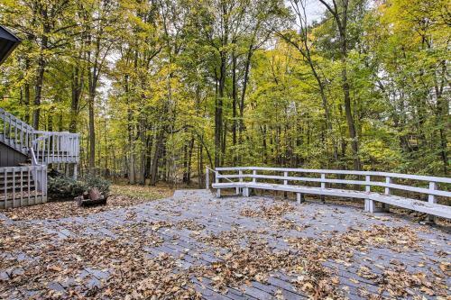 Spacious Modern Home Less Than 6 Mi To Lambeau Field!