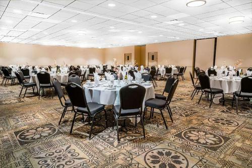 Hotel Norwood Inn & Suites La Crosse