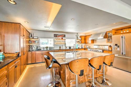 Stylish Monona Home 2 Blocks To Drink And Dine