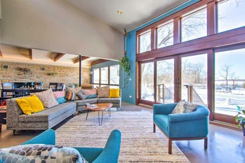 Stylish Monona Home 2 Blocks To Drink And Dine