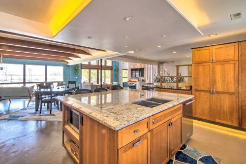 Stylish Monona Home 2 Blocks To Drink And Dine