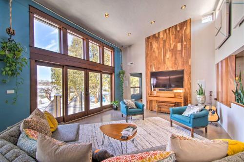 Stylish Monona Home 2 Blocks To Drink And Dine