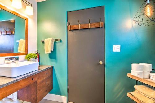 Stylish Monona Home 2 Blocks To Drink And Dine