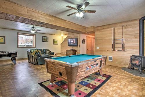 Exceptional Home With Deck About 3 Miles To Sand Valley