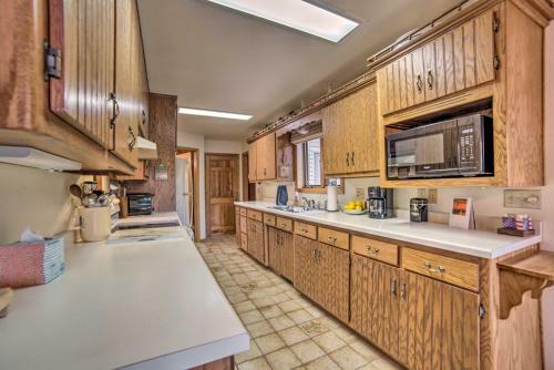Riverfront Oconto Escape With Fire Pit And Yard!