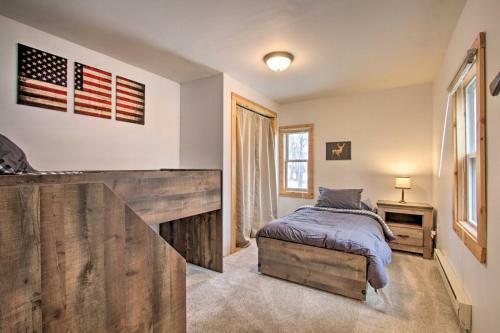 Well-appointed Onalaska Cabin - Walk To Lake!