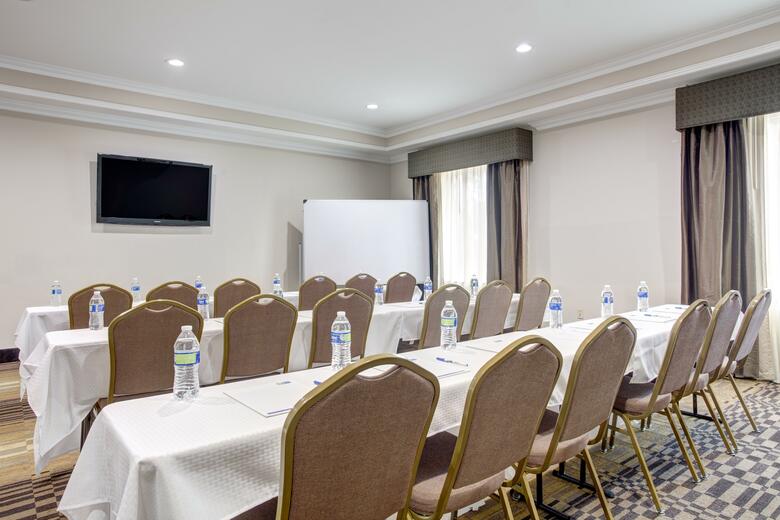 Holiday Inn Express Hotel & Suites Galliano