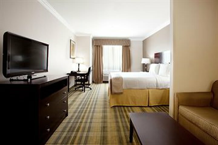 Holiday Inn Express Hotel & Suites Galliano
