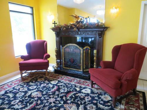 Hotel Golden Manor Inn & Suites